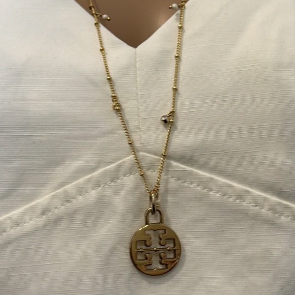 NEW✨Necklace with Tory Burch Round charm - Picture 7 of 9